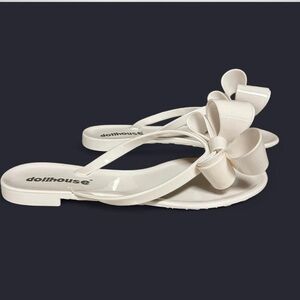 NWOT Dollhouse Women's Cream Bow Sandals